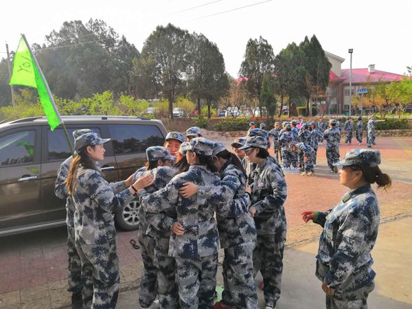 游戲環(huán)節(jié)中，大家齊心協(xié)作，群策群力